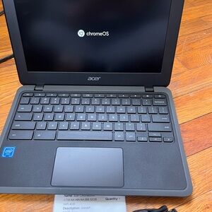 Acer Chromebook C733 32 GB fully functioning charger included